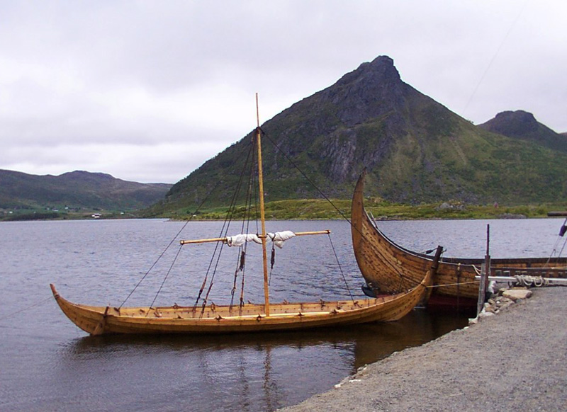 Borgin viikinkikylässä voi tutustua viikinkilaivojen saloihin